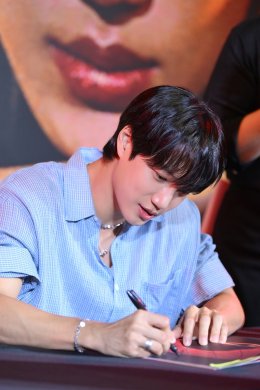 เอสเอ็ม ทรู ร่วมมือกับ ช้อปปี้ พา KAI (ไค) ใกล้ชิดแฟนคลับชาวไทยสมการรอคอย! ในกิจกรรมแจกลายเซ็นสุดเอ็กซ์คลูซีฟครั้งแรกในประเทศไทย Shopee x KAI 'Wait On Me' FANSIGN EVENT